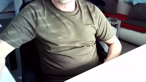 Snapshot of tomtom02029 chatting on February 2025 09:24:02 AM Tom online show from February 2025 09:24:02 AM