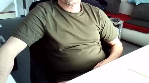 Snapshot of tomtom02029 chatting on February 2025 12:27:01 PM Tom online show from February 2025 12:27:01 PM