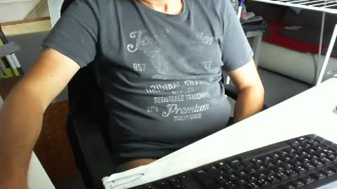 Snapshot of tomtom02029 chatting on September 2025 09:03:01 AM Tom online show from September 2025 09:03:01 AM