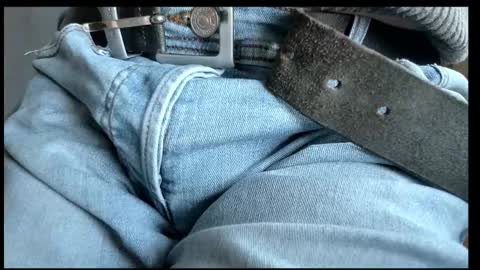 Snapshot of tomtotal chatting on October 2025 03:22:02 PM Tom online show from October 2025 03:22:02 PM