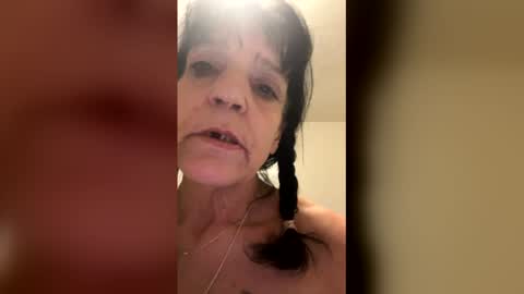 toni6967 online show from December 2025 04:22:01 AM