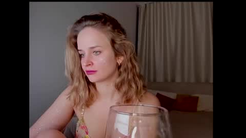 Snapshot of tony_and_alice chatting on December 2024 07:43:02 PM Tony and Alice online show from December 2024 07:43:02 PM