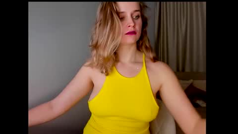 Snapshot of tony_and_alice chatting on January 2025 10:33:02 PM Tony and Alice online show from January 2025 10:33:02 PM