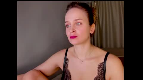 Snapshot of tony_and_alice chatting on January 2025 09:26:02 PM Tony and Alice online show from January 2025 09:26:02 PM