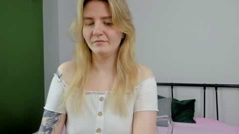 Snapshot of tonyameow chatting on June 2026 01:40:01 AM Tonya online show from June 2026 01:40:01 AM