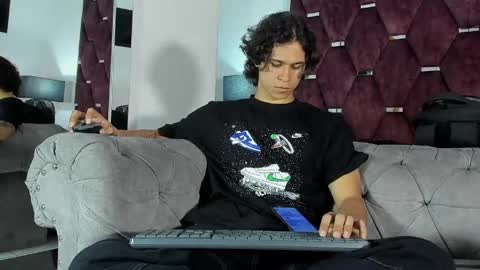 Snapshot of tonybenedetti chatting on April 2026 09:39:33 PM Tony Benedetti online show from April 2026 09:39:33 PM