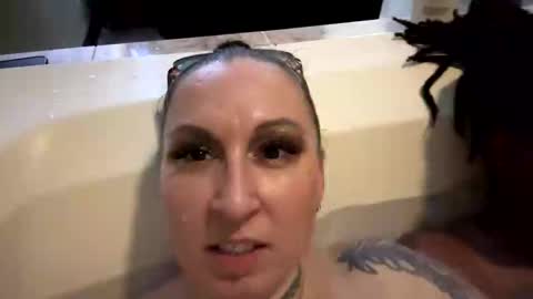 Snapshot of toochillcouple420 chatting on October 2025 06:33:01 AM toochillcouple420 online show from October 2025 06:33:01 AM