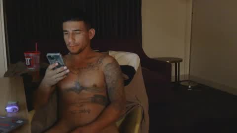 Snapshot of toomuchsmoke chatting on December 2024 07:29:02 AM toomuchsmoke online show from December 2024 07:29:02 AM