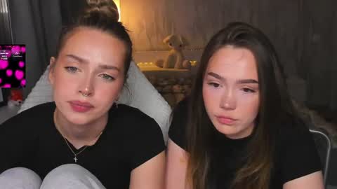 Snapshot of top_twins chatting on June 2026 04:01:02 PM Yara online show from June 2026 04:01:02 PM