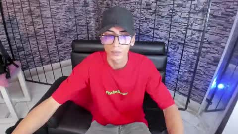 torn_boy online show from May 2026 11:24:01 PM