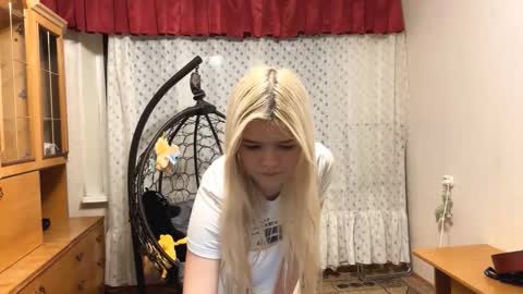 Lina online show from December 2025 01:27:01 PM