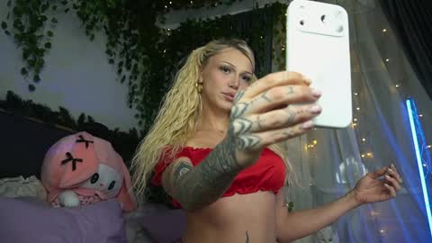 Snapshot of touch_me_if_you_can chatting on February 2026 05:21:01 PM Aliana Vamboo online show from February 2026 05:21:01 PM