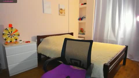 Ellina online show from December 2025 09:00:01 PM