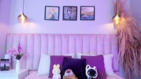 Tracy  online show from April 2026 07:44:01 PM