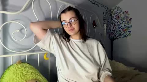 Amelia online show from September 2025 06:21:01 PM