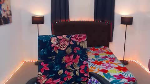 Snapshot of transplayfullolivia chatting on April 2026 09:21:02 AM KYLIE BELLA TS online show from April 2026 09:21:02 AM