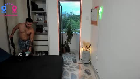 Snapshot of travis_bakerr chatting on September 2025 10:44:01 PM travis bakerr online show from September 2025 10:44:01 PM