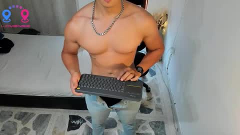 travis bakerr online show from November 2025 02:49:02 PM