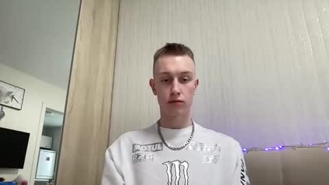 Snapshot of travis_gracile chatting on April 2026 10:38:01 AM Travis online show from April 2026 10:38:01 AM