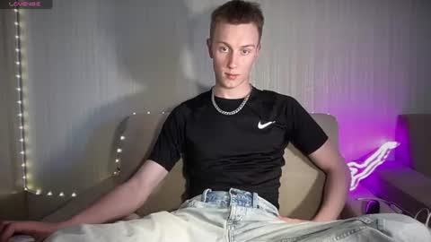 Snapshot of travis_gracile chatting on June 2026 09:12:02 AM Travis online show from June 2026 09:12:02 AM
