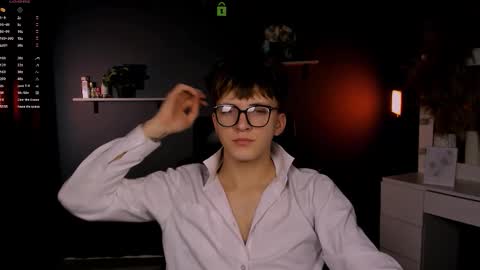 Travis online show from October 2025 07:22:01 PM