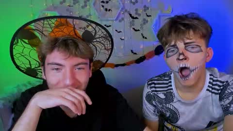 Travis online show from October 2025 06:39:02 PM