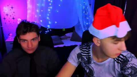 Snapshot of travis_wolf_ chatting on December 2025 08:13:02 PM Travis online show from December 2025 08:13:02 PM