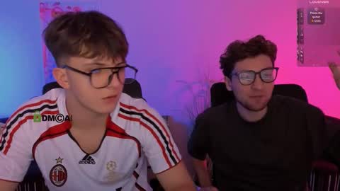 Snapshot of travis_wolf_ chatting on December 2025 08:05:02 PM Travis online show from December 2025 08:05:02 PM