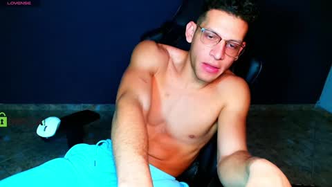 TRAVIS. online show from January 2025 01:00:02 AM