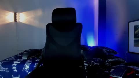 TRAV - INDEPENDENT MODEL online show from November 2025 07:09:01 AM