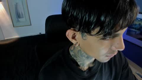 TRAV - INDEPENDENT MODEL online show from November 2025 03:20:02 AM