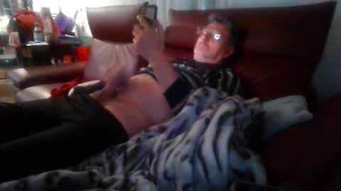 trebgeis1 online show from April 2026 07:22:01 PM