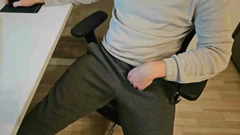 tree1989 online show from December 2024 06:38:02 PM