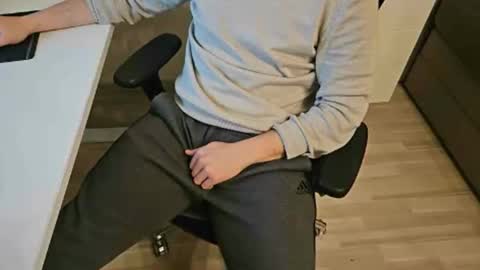 tree1989 online show from January 2025 10:32:02 AM