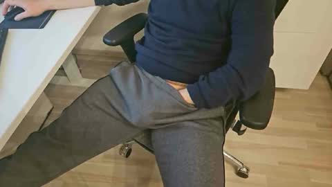 tree1989 online show from January 2025 10:13:01 PM