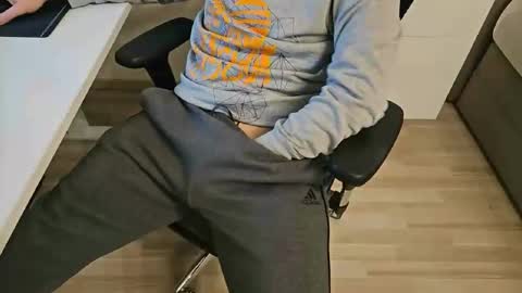 tree1989 online show from January 2025 11:52:02 PM