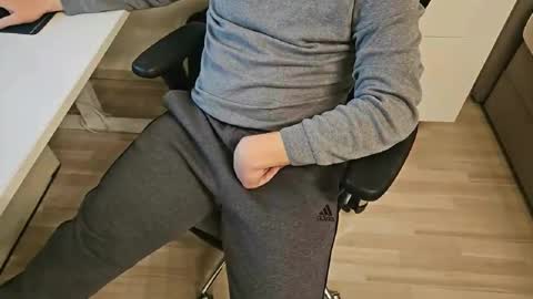 tree1989 online show from February 2025 06:02:02 PM