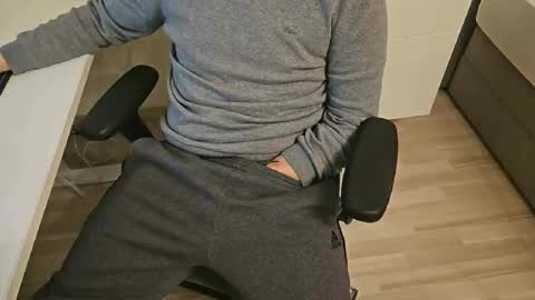 tree1989 online show from February 2025 06:33:01 PM