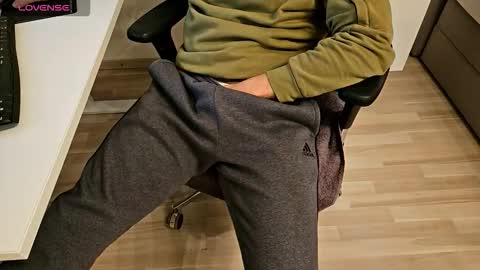 tree1989 online show from September 2025 06:33:02 PM