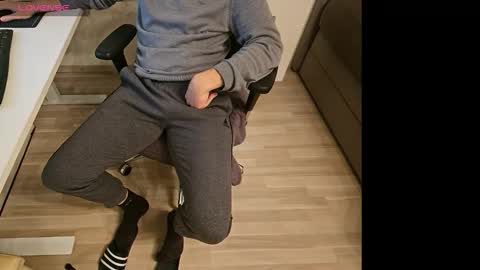 tree1989 online show from October 2025 06:20:01 PM