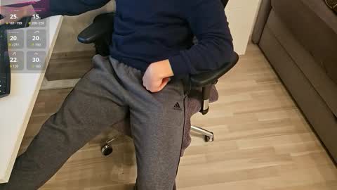 tree1989 online show from October 2025 06:41:02 PM