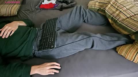 tree1989 online show from October 2025 12:55:01 PM