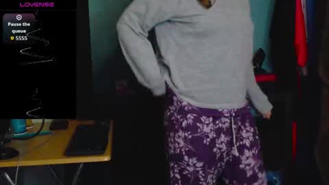 TreeJeanne online show from November 2025 02:28:02 AM