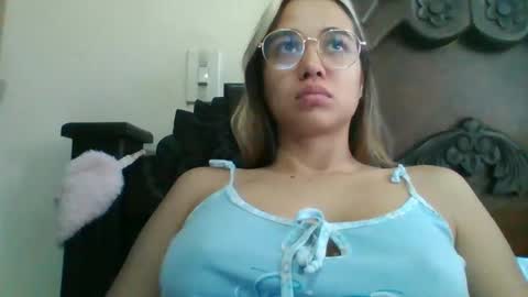 Snapshot of triana_bell chatting on January 2025 03:57:01 PM triana_bell online show from January 2025 03:57:01 PM