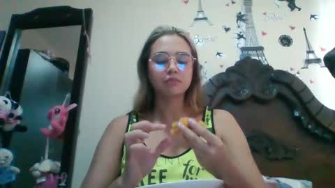 Snapshot of triana_bell chatting on February 2025 09:01:02 PM triana_bell online show from February 2025 09:01:02 PM