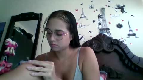 Snapshot of triana_bell chatting on October 2025 05:31:01 PM triana_bell online show from October 2025 05:31:01 PM