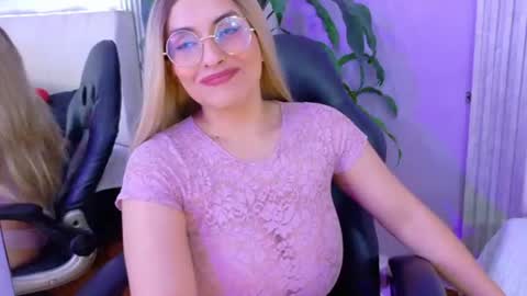 triana_crimson online show from July 2026 12:04:02 AM