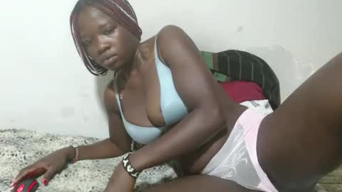 Snapshot of triceeyy chatting on December 2025 07:59:01 AM Tracy online show from December 2025 07:59:01 AM