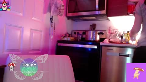 Cassie online show from October 2025 06:42:02 AM