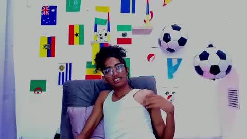 Snapshot of triiangel_latinboy chatting on July 2026 12:21:02 PM Johan online show from July 2026 12:21:02 PM